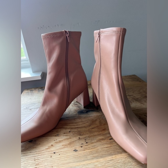 Steve Madden Harli Boot in Blush NWOT - Picture 5 of 7